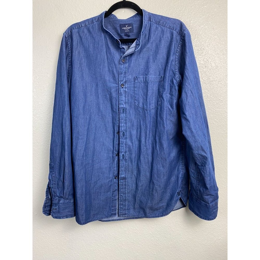 American Eagle Outfitters Chambray Mens Shirt size Medium Slim Fit Blue Button